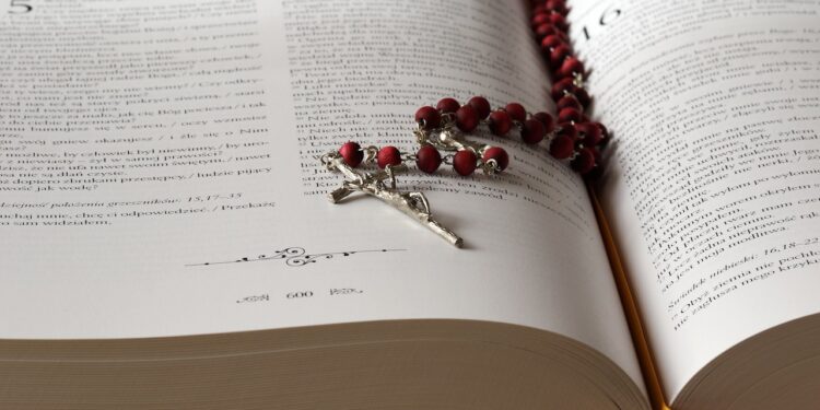 Kościół Świętej Trójcy w Białobrzegach: Od drewnianej świątyni do cudu architektury